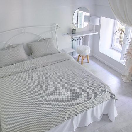 White Door Apartments Heart Of Odessa 4 Buitenkant foto