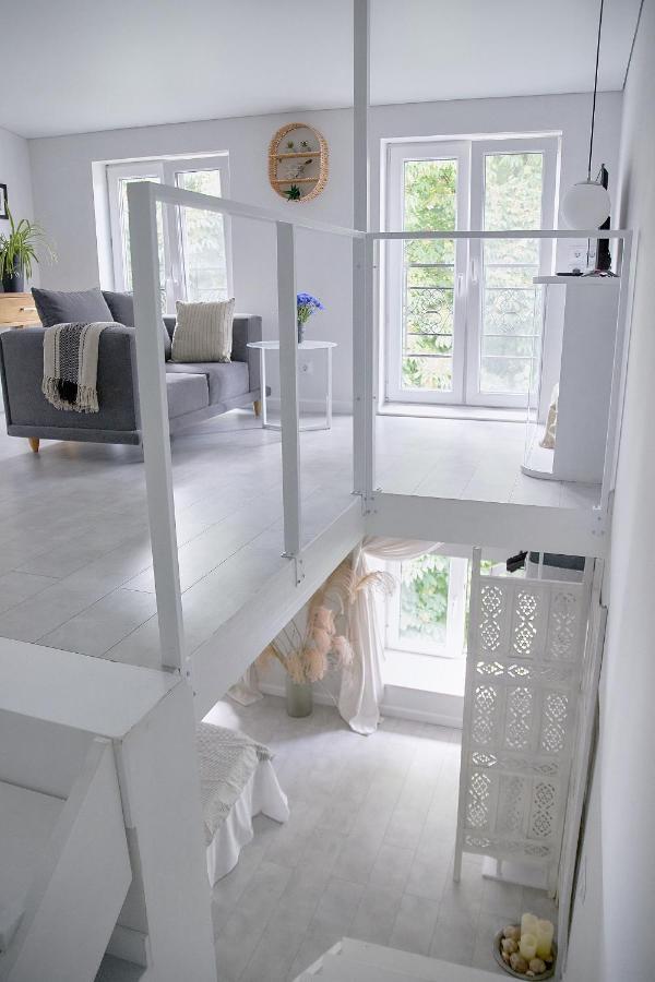 White Door Apartments Heart Of Odessa 4 Buitenkant foto