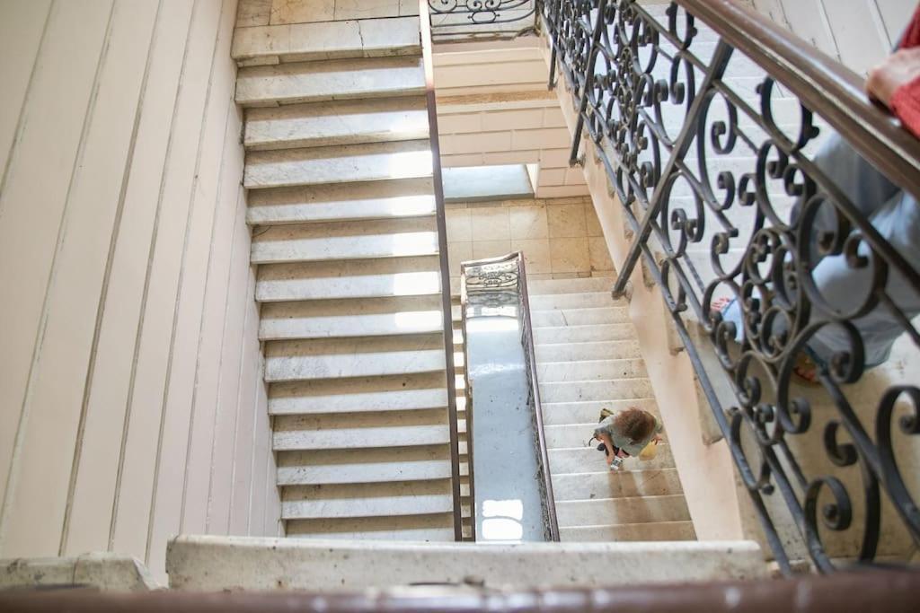 White Door Apartments Heart Of Odessa 4 Buitenkant foto