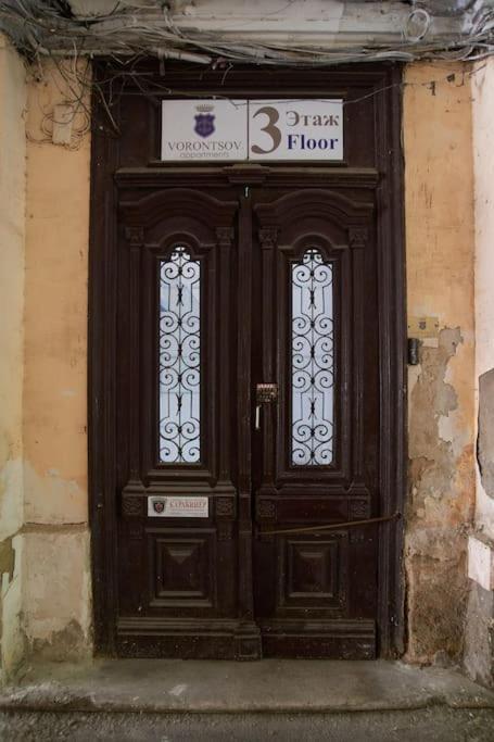 White Door Apartments Heart Of Odessa 4 Buitenkant foto